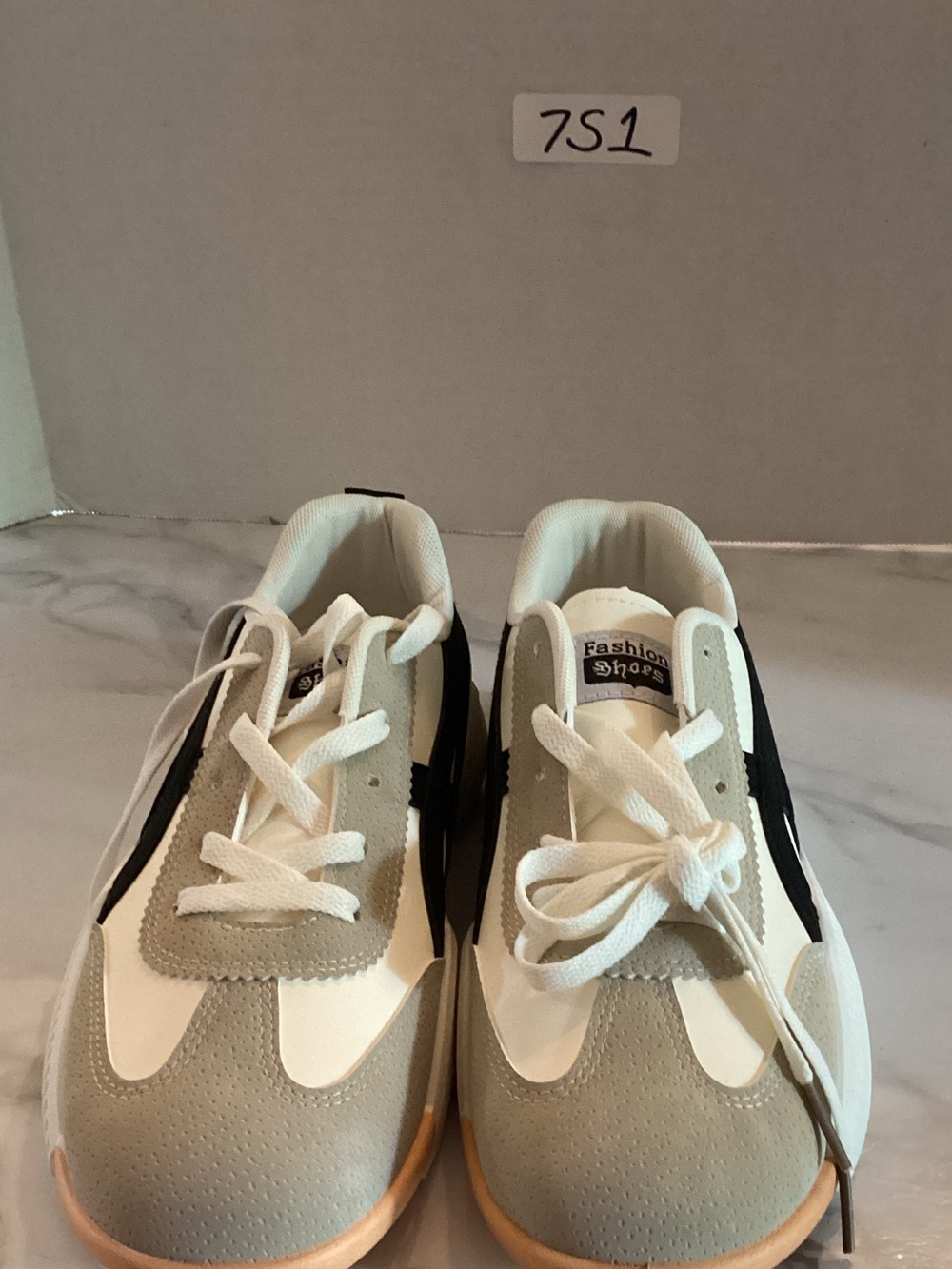 Comfy tennis shoes